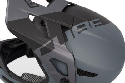 Cube Status X 100% - casco downhill